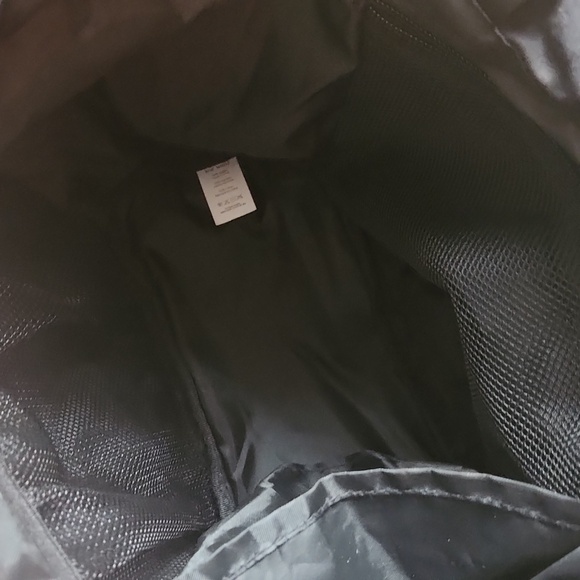 ZYIA black small purse with pink FLOURISH lettering - Picture 4 of 9